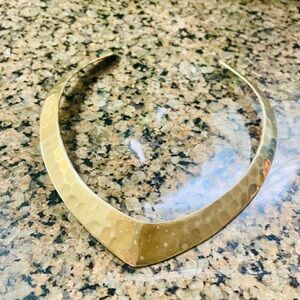 Gold Minimalist Collar Necklace with Geometric Design